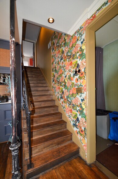 More Photos Of 304 W Cannon St, Fort Worth Restaurant For Sale