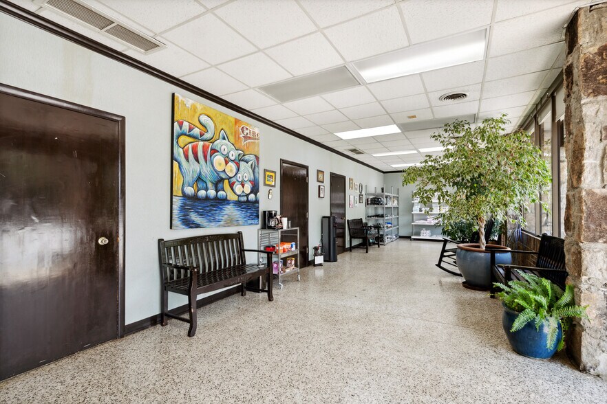 More Photos Of 6 N Avondale Rd, Avondale Estates General Retail For Sale