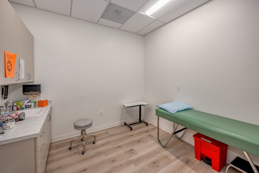 More Photos Of 25425 Orchard Village Rd, Santa Clarita Medical For Sale