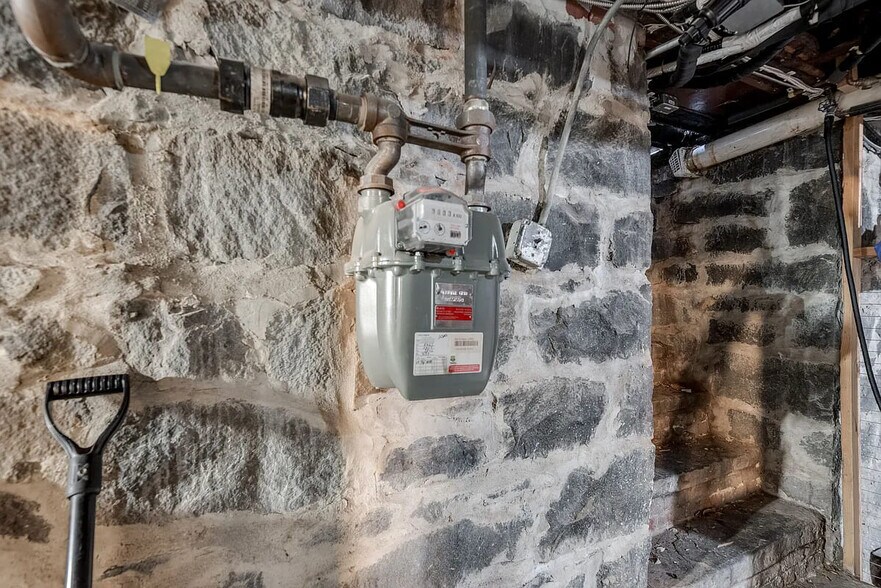 More Photos Of 39 Clifton Pl, Brooklyn Storefront Retail Residential For Sale