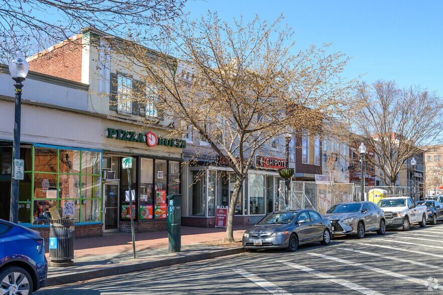 More Photos Of 417 8th St SE, Washington Storefront Retail Residential For Sale