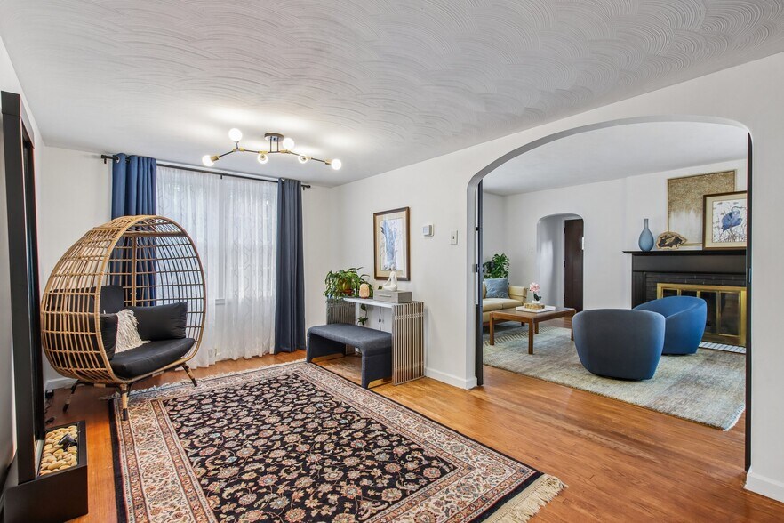 More Photos Of 399 W Main St, Greenwood Office For Sale