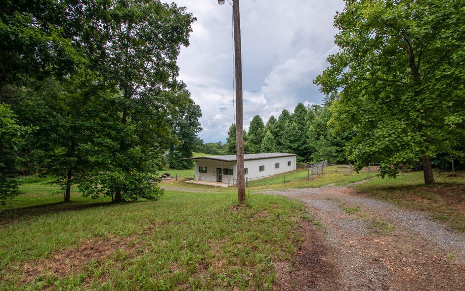 More Photos Of 125 Gold Branch Rd, Murphy Freestanding For Sale