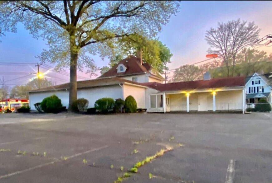 More Photos Of 2470 North Ave, Bridgeport Funeral Home For Sale