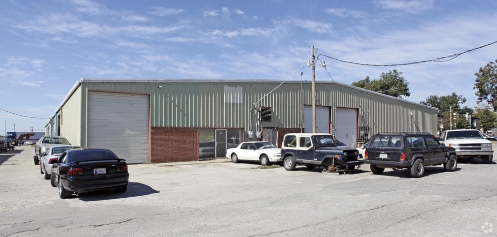 More Photos Of 440-460 N Rockwell Ave, Oklahoma City Unknown For Lease