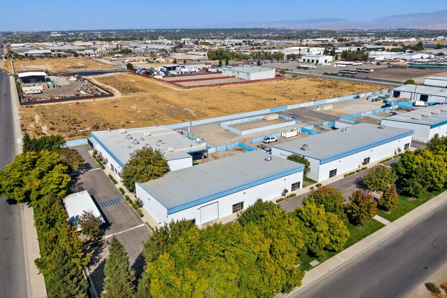 More Photos Of 2550 E Belle Ter, Bakersfield Manufacturing For Lease