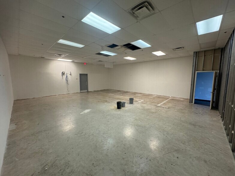 More Photos Of 12879-12895 Hwy 90, Luling Unknown For Lease