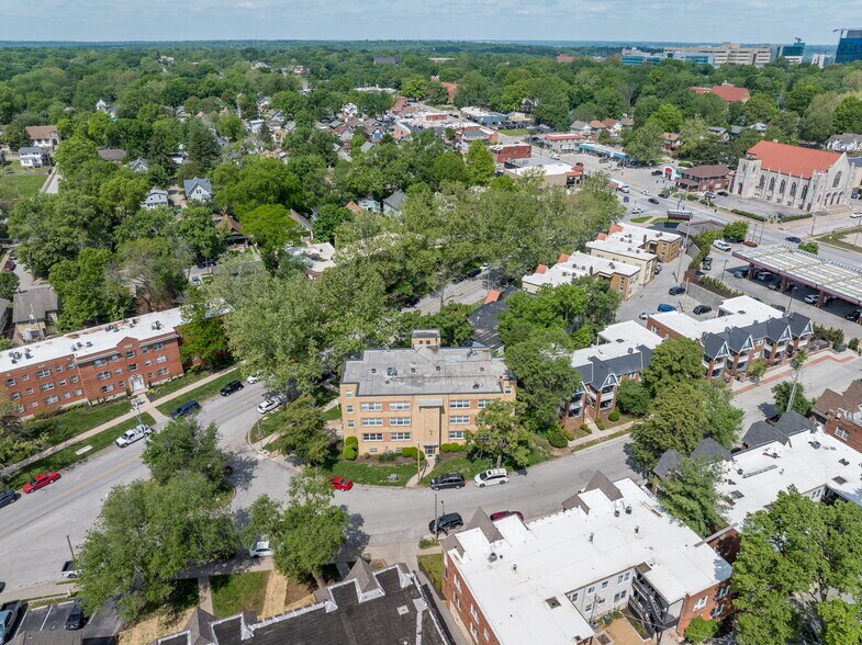 More Photos Of 4339 Roanoke Pkwy, Kansas City Apartments For Sale