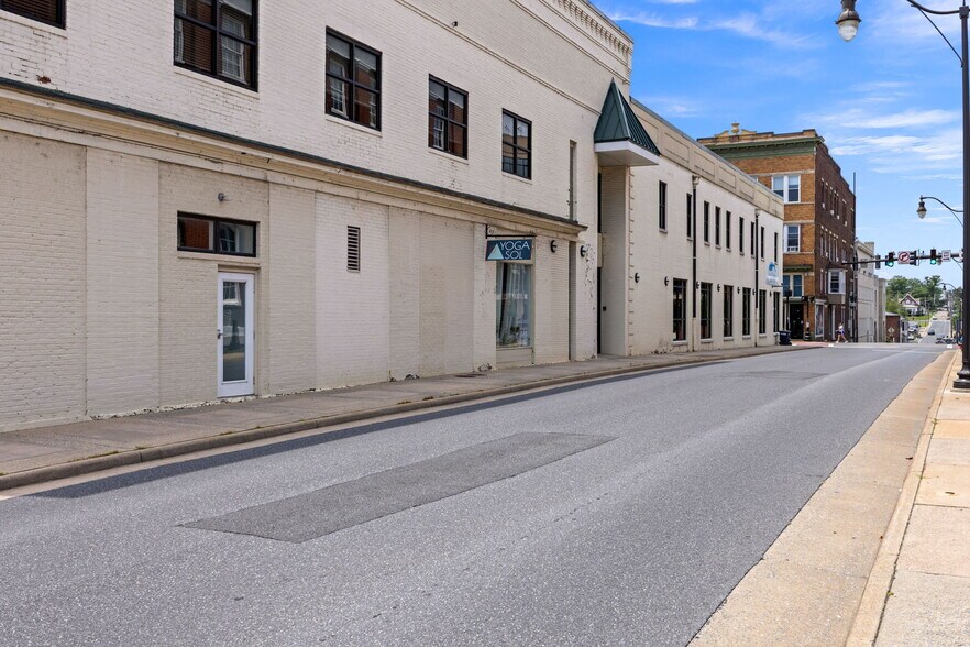 More Photos Of 90 N Main St, Harrisonburg Office For Sale