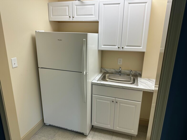 More Photos Of 3923 Blenheim Blvd, Fairfax Medical For Sale
