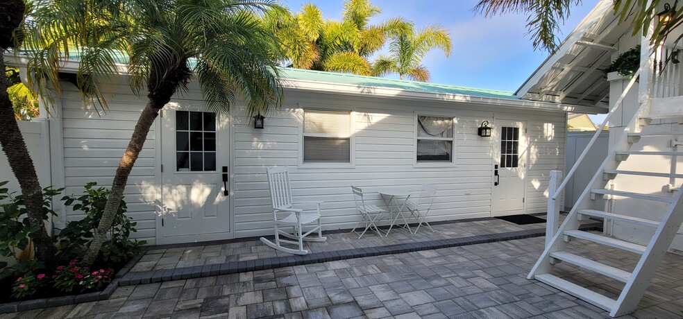 More Photos Of 3351 Bahia Vista St, Sarasota Storefront For Sale