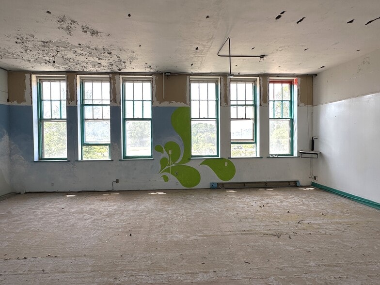 More Photos Of 921 W State St, Rockford Schools For Sale