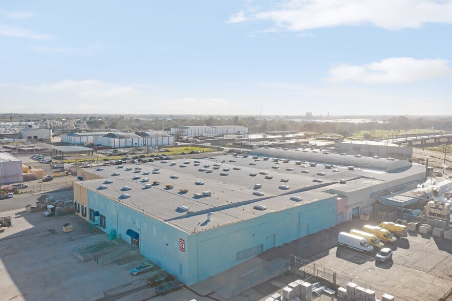 More Photos Of 301 9th St, Modesto Manufacturing For Lease