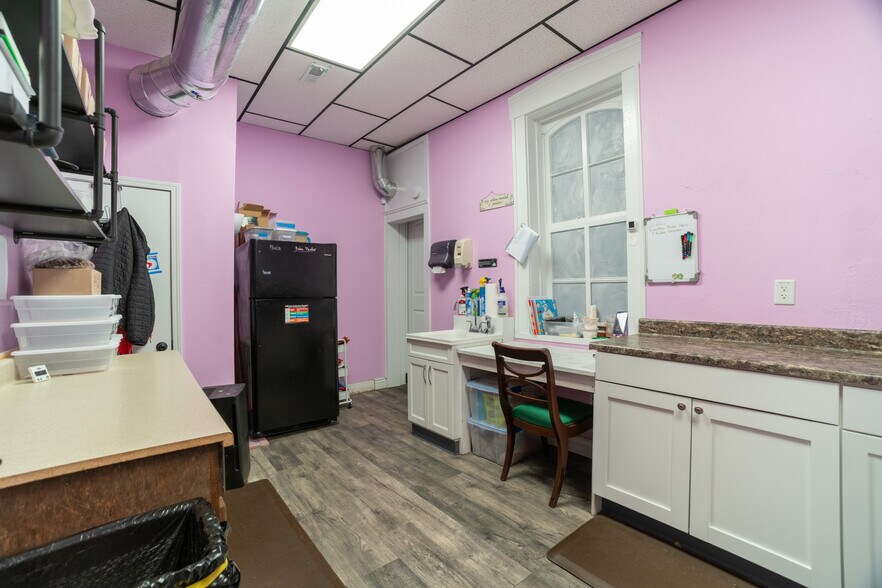 More Photos Of 217 W Main St, Washington General Retail For Sale