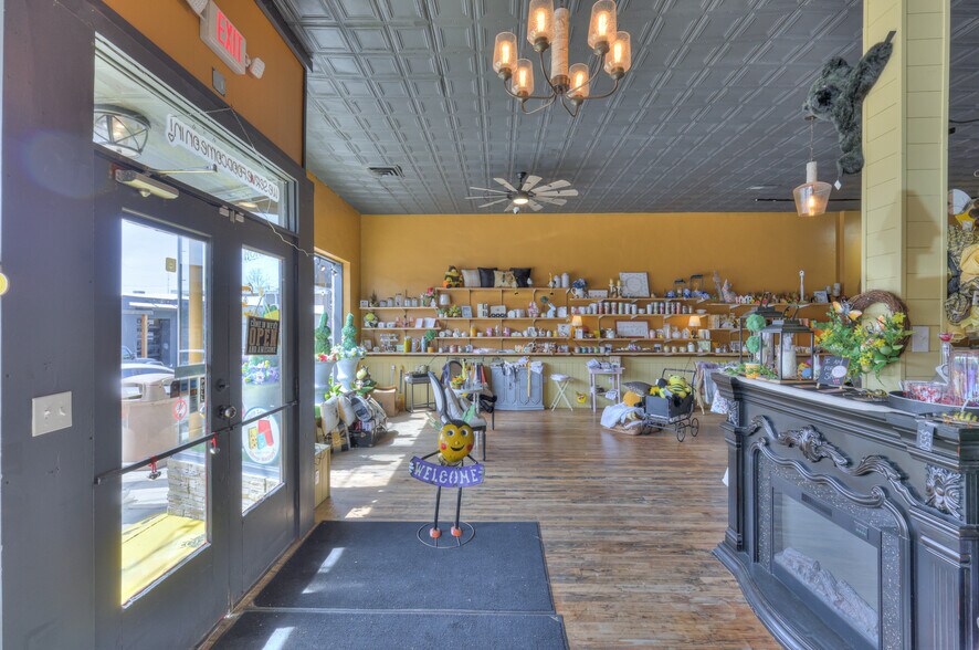 More Photos Of 108 W Walnut St, Smithville Restaurant For Sale