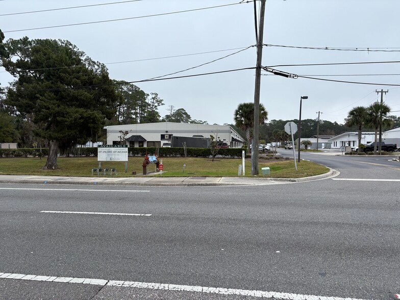 More Photos Of 901 S Charles Richard Beall Blvd, Debary Warehouse For Lease