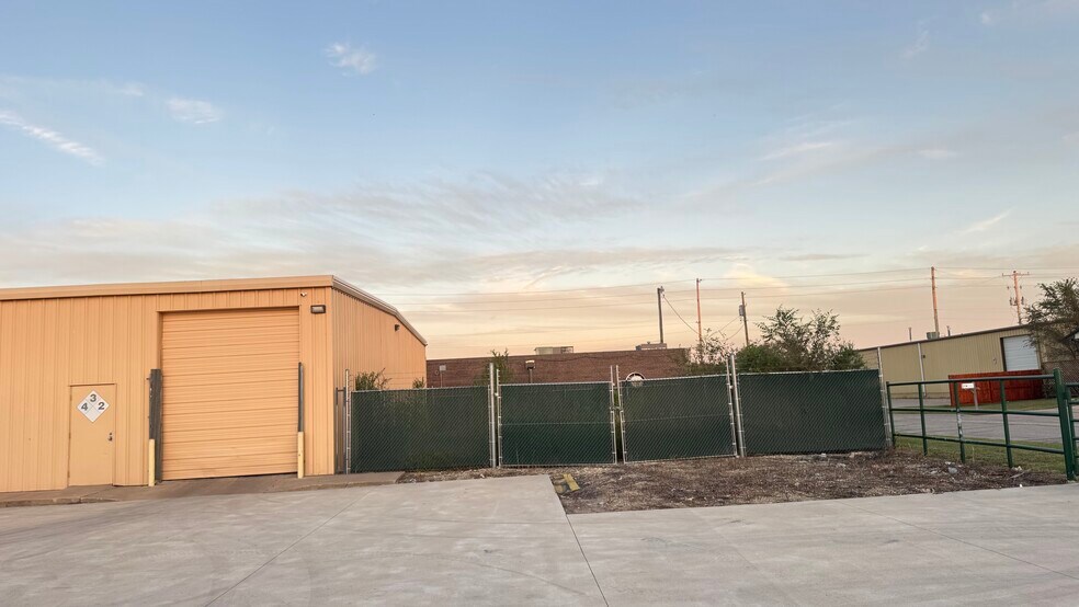 More Photos Of 2569 W Pawnee St, Wichita Warehouse For Sale