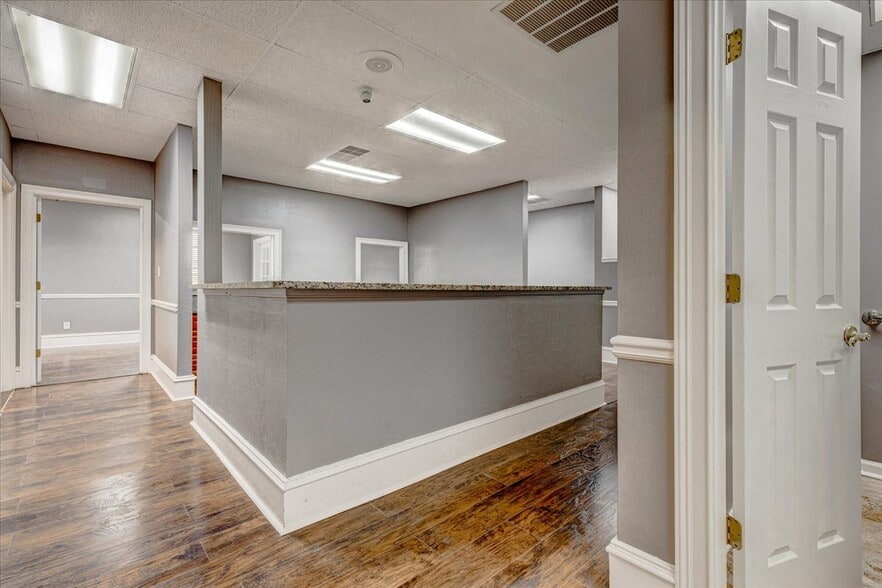 More Photos Of 7175 Jonesboro Rd, Morrow Office For Lease