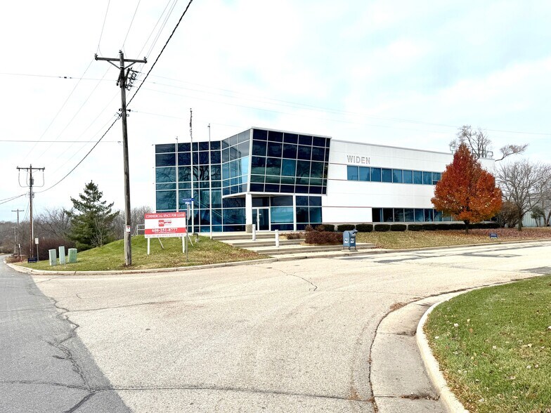 More Photos Of 6911 Mangrove Ln, Monona Office For Sale