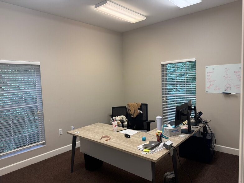 More Photos Of 1075 Cooper Rd, Grayson Medical For Lease