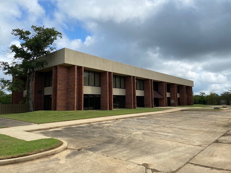 More Photos Of 100 Park Gate Ext, Tupelo Office For Lease