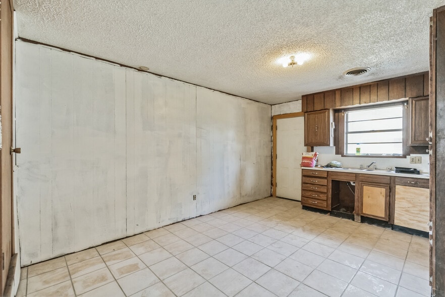 More Photos Of 604 N 3rd St, Haskell Multifamily For Sale