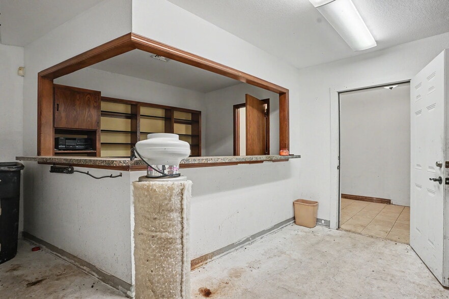 More Photos Of 1220 S Broadway, Hobart Office For Sale