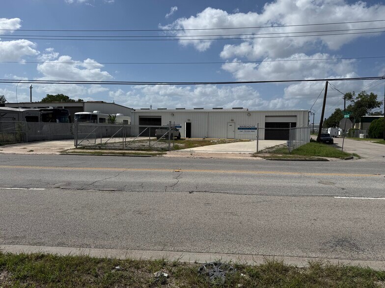 More Photos Of 6229 Dixie Dr, Houston Warehouse For Sale