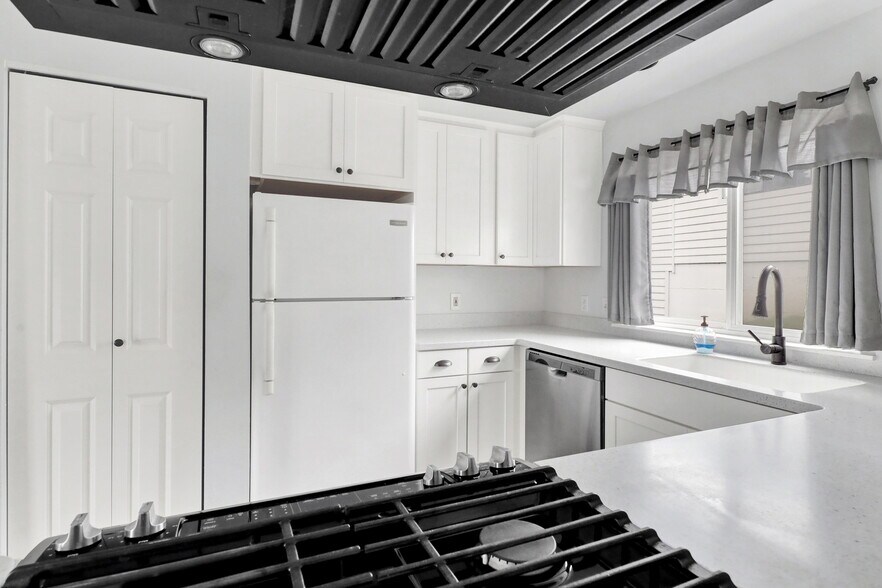 More Photos Of 1502 Burrows Ct, Anacortes Multifamily For Sale