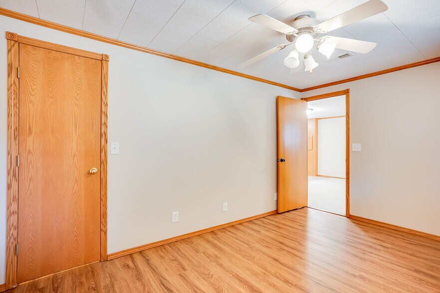 More Photos Of 121 S Water St, Derby Office For Sale