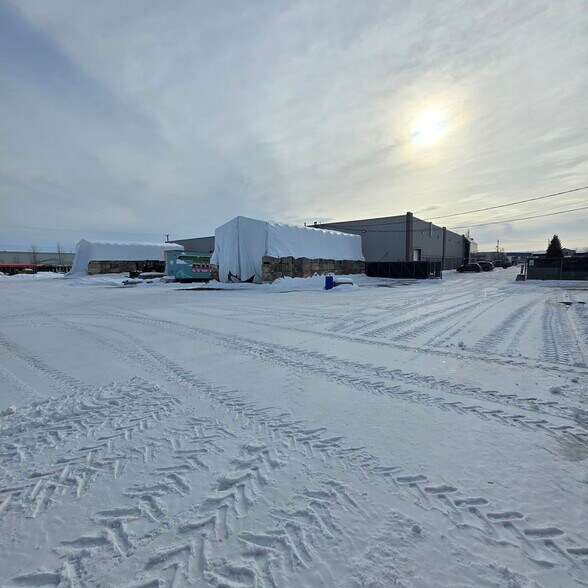 More Photos Of 440 Boul Industriel, St-Eustache Warehouse For Sale