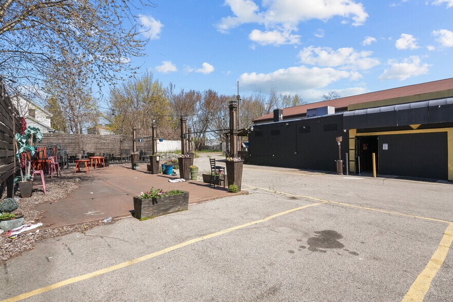 More Photos Of 727 Cranston St, Providence Bar For Sale