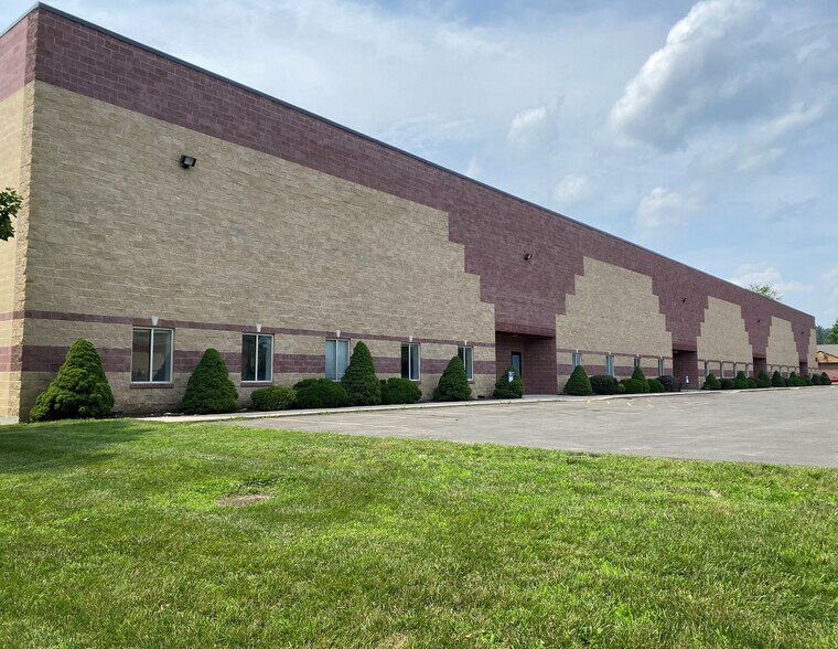 More Photos Of 95 W Dudley Town Rd, Bloomfield Distribution For Lease