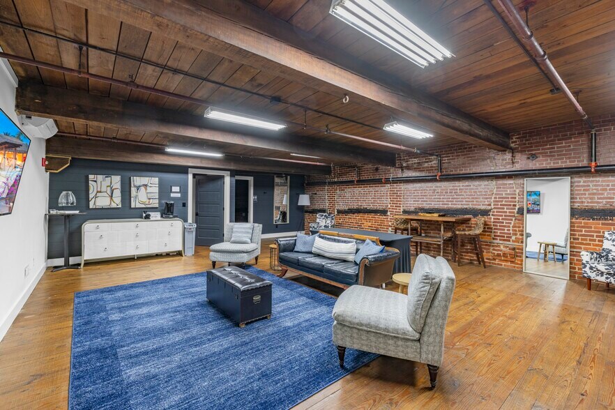 More Photos Of 600 S Broad St, Monroe Manufacturing For Lease