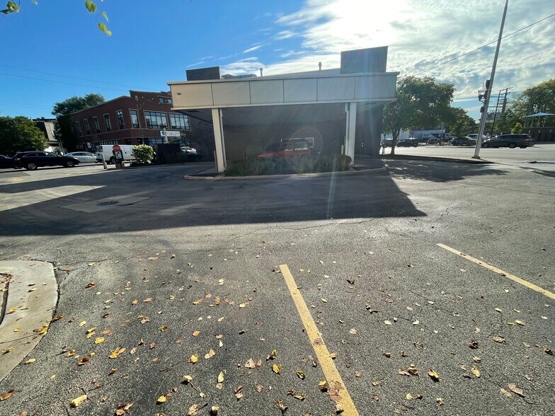 More Photos Of 1640 W Fullerton Ave, Chicago Bank For Lease