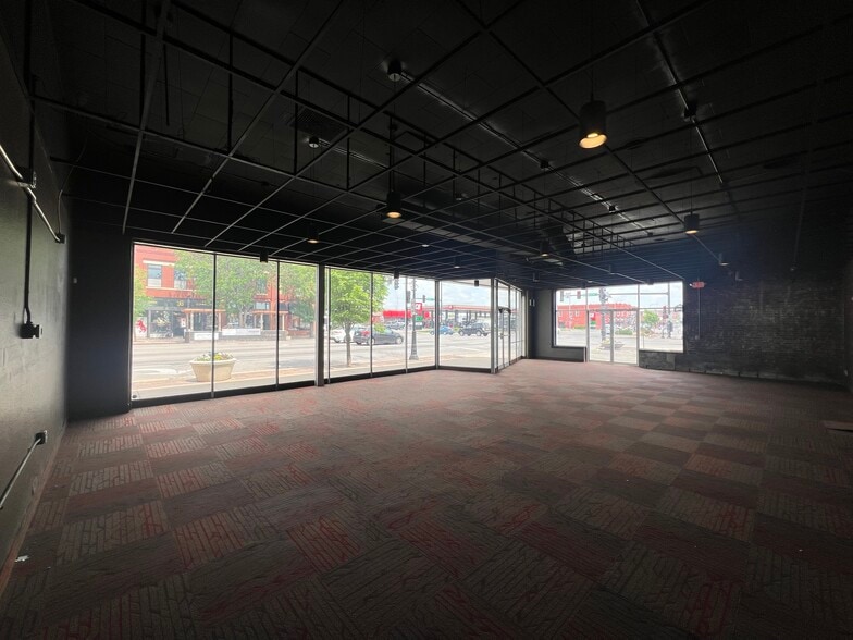 More Photos Of 921 E Douglas Ave, Wichita Auto Repair For Lease