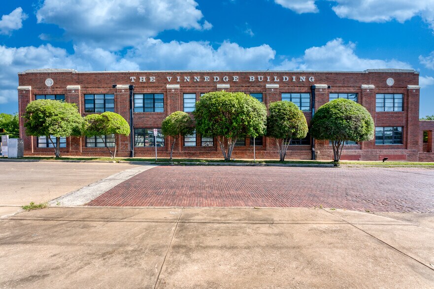 More Photos Of 2100 N Main St, Fort Worth Unknown For Lease