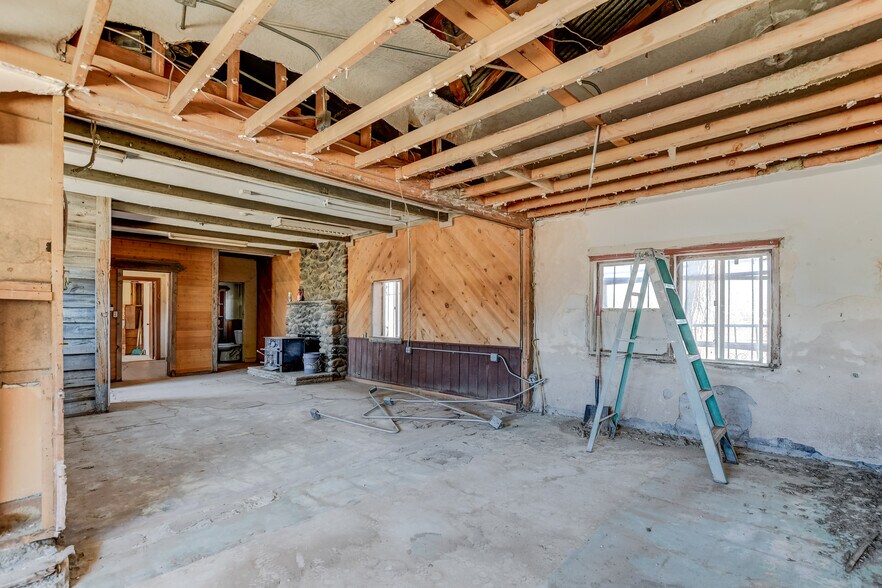 More Photos Of 495 E Z St, Prescott Showroom For Sale