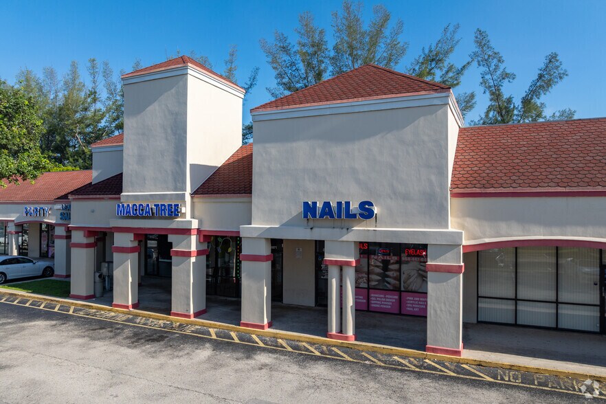 More Photos Of 8901-9131 Pembroke Rd, Hollywood Unknown For Lease