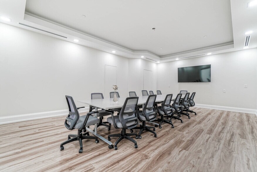 More Photos Of 7956 Torbram Rd, Brampton Flex For Lease