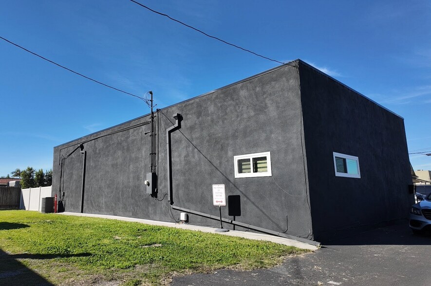 More Photos Of 2150 Newport Blvd, Costa Mesa Flex For Sale