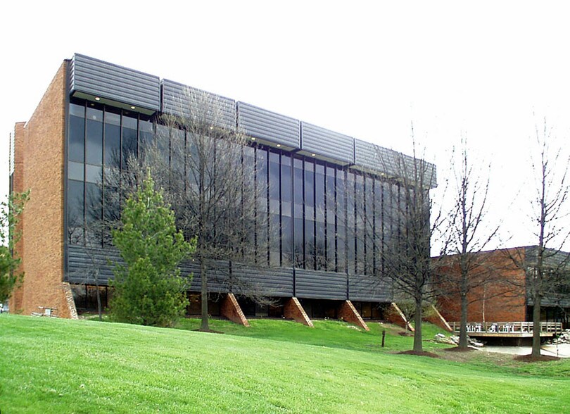 More Photos Of 11475-11477 Olde Cabin Rd, Creve Coeur Office For Lease