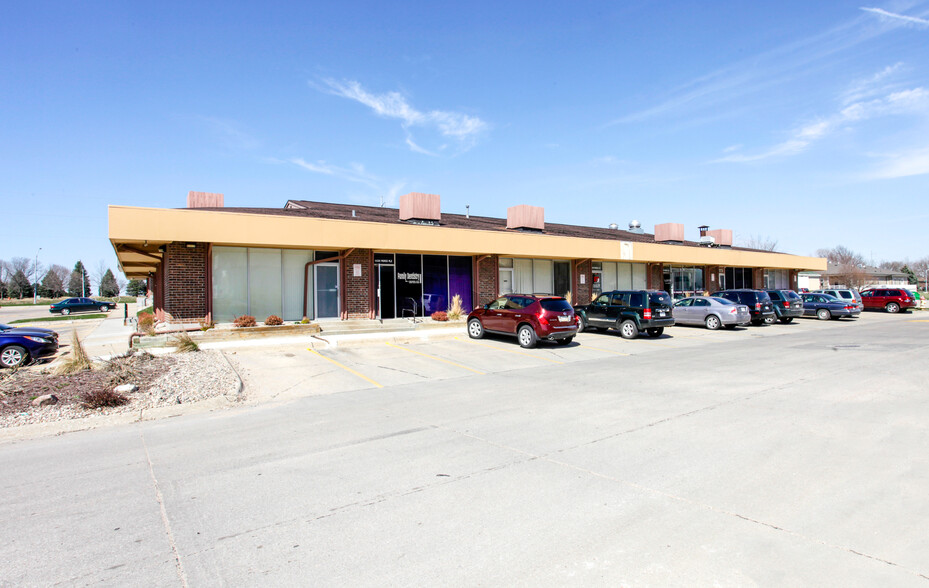 Primary Photo Of 14202-14238 Pierce Plz, Omaha General Retail For Lease