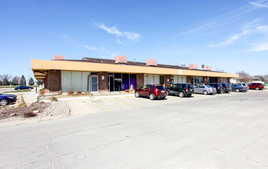 More Photos Of 14203-14265 Pacific St, Omaha Unknown For Lease