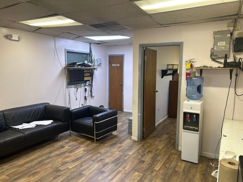 More Photos Of 184-188 Doremus Ave, Newark Distribution For Sale