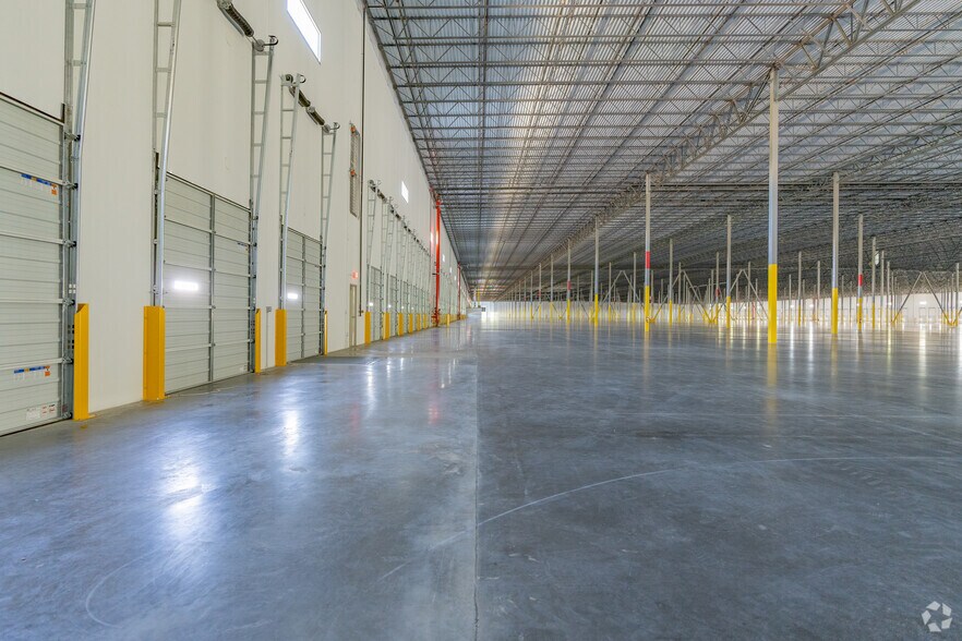 More Photos Of 3715 US Hwy 51, Southaven Distribution For Lease