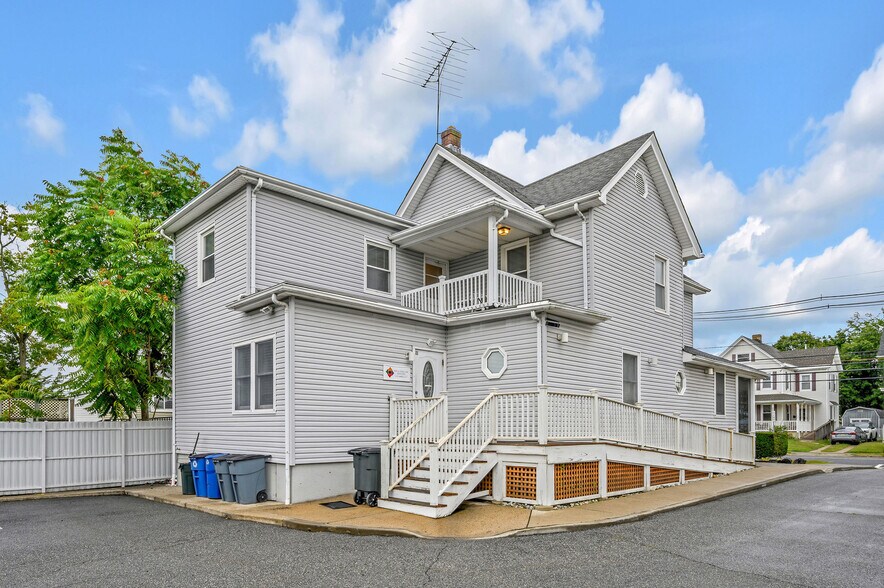 More Photos Of 46 E Somerset St, Raritan Medical For Sale