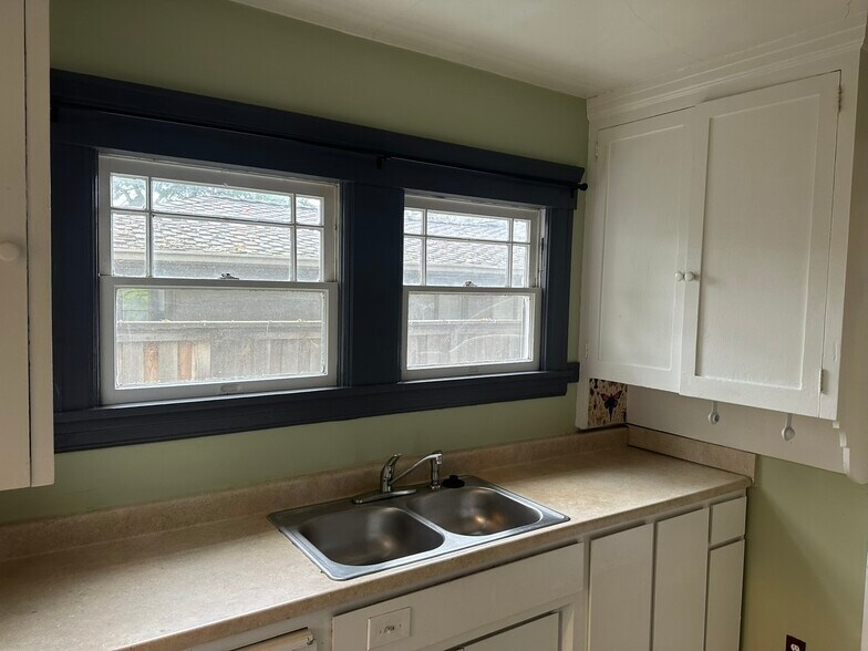 More Photos Of 150 W Stadium Dr, Stockton Apartments For Sale