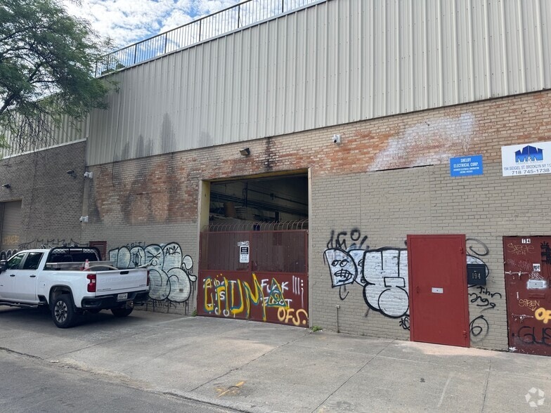 Primary Photo Of 194 Seigel St, Brooklyn Warehouse For Lease