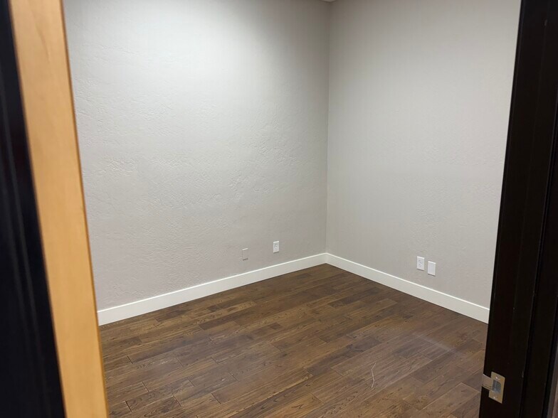 More Photos Of 7655 E Redfield Rd, Scottsdale Light Distribution For Lease